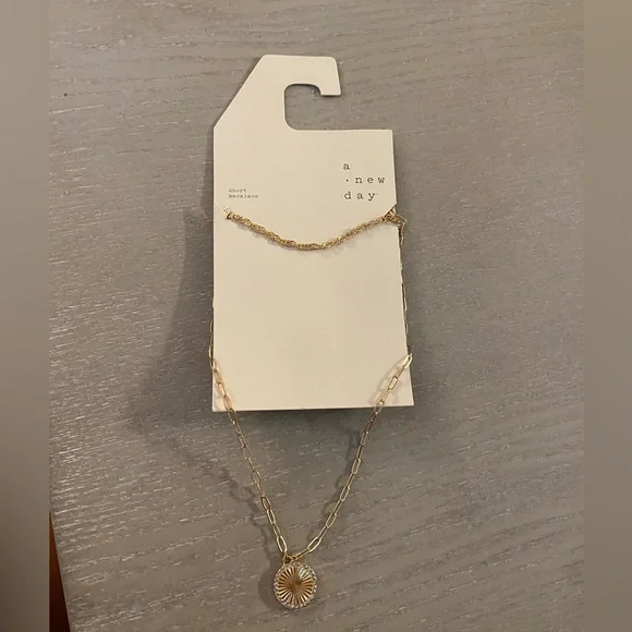 Gold Pendant Necklace - Picture 4 of 4